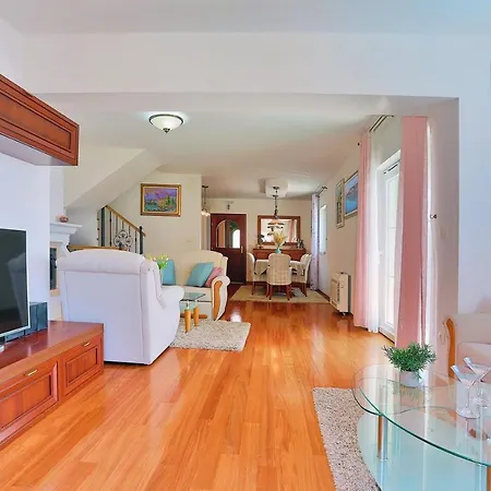 Maja With Whirlpool, Heated Pool, Gym, Sauna, Panoramic Sea Views * Jesenice (Split-Dalmatia)