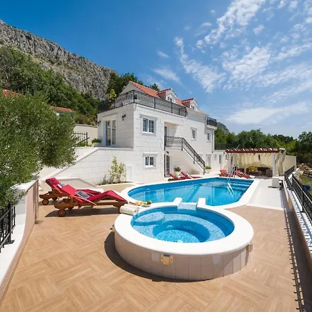 Luxury Maja With Whirlpool, Heated Pool, Gym, Sauna, Panoramic Sea Views *