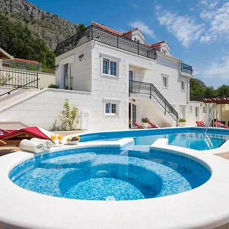 Maja With Whirlpool, Heated Pool, Gym, Sauna, Panoramic Sea Views * Jesenice (Split-Dalmatia)
