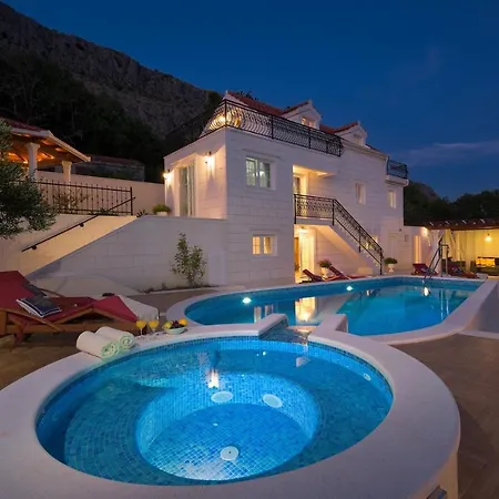 Maja With Whirlpool, Heated Pool, Gym, Sauna, Panoramic Sea Views Jesenice (Split-Dalmatia)